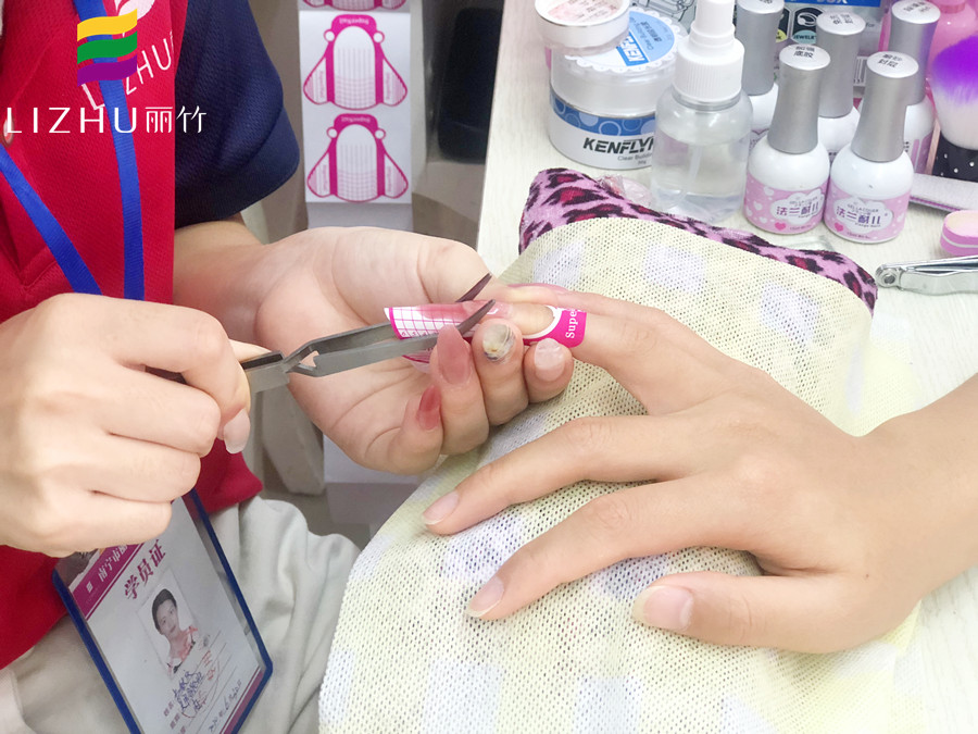送你光療延長甲愛教程，讓你知道南寧哪里教的美甲技術(shù)好