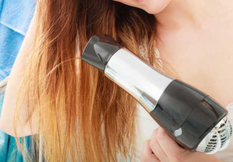 卷發(fā)怎么吹？廣西美發(fā)課程內(nèi)容里有