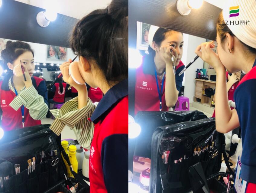 夏天脫妝怎么辦？南寧學(xué)化妝學(xué)校幫你解決