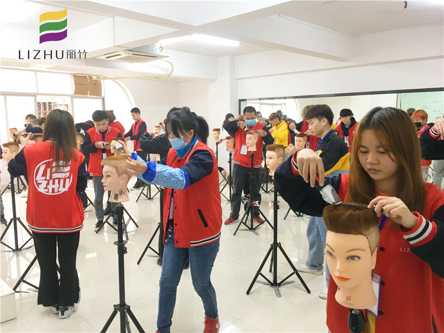 剪平頭的流程？南寧美發(fā)培訓(xùn)機(jī)構(gòu)總結(jié)好了