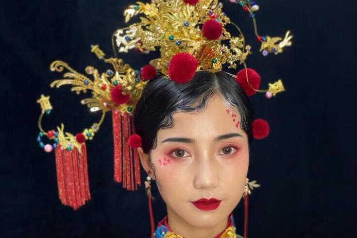 中式新娘造型，廣西彩妝造型學(xué)校作品