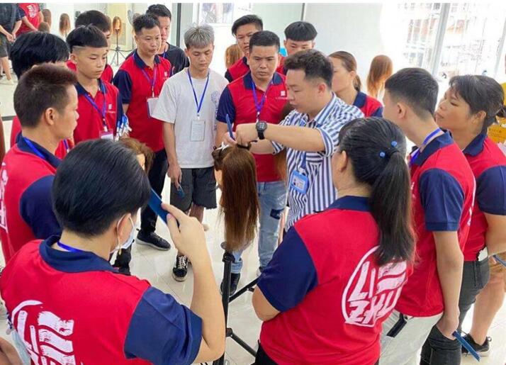 水平線修剪技巧，南寧美發(fā)培訓(xùn)學(xué)校分享給你