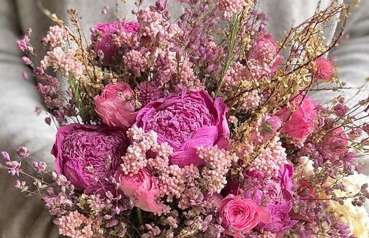 想知道干花怎么制作？來廣西插花培訓(xùn)班學(xué)習(xí)吧