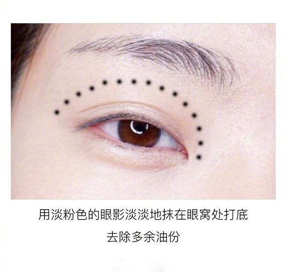 極簡約會妝容教程，和南寧彩妝學(xué)校學(xué)起來