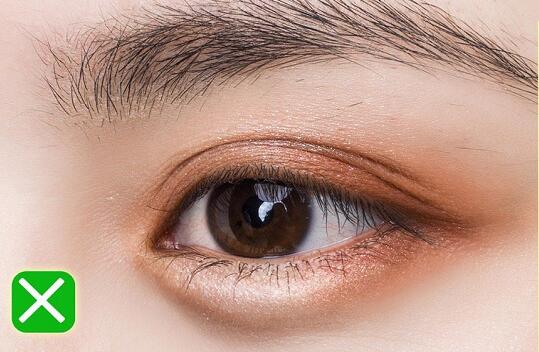 新手臥蠶教程，和南寧彩妝造型學(xué)校學(xué)起來?