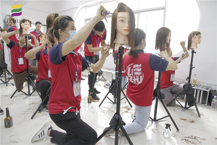 你的頭發(fā)適合打薄嗎？南寧美發(fā)培訓機構教你判斷