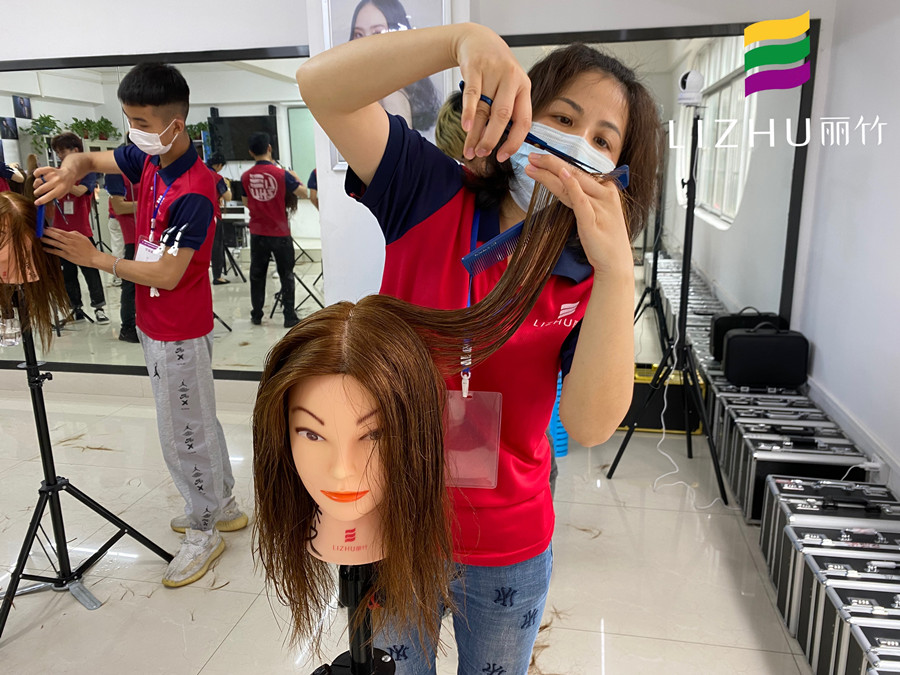 想知道廣西學美發(fā)哪家正規(guī)？快來看剪女發(fā)的技巧