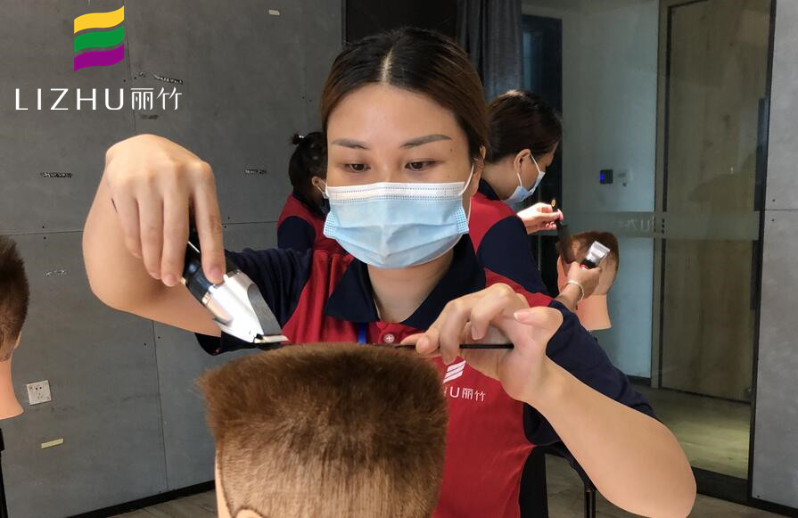 理發(fā)器的使用方法，南寧正規(guī)美發(fā)學習教你