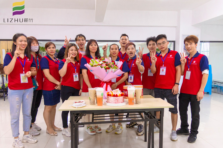 師恩難忘！南寧美發(fā)學(xué)校舉行畢業(yè)聚會