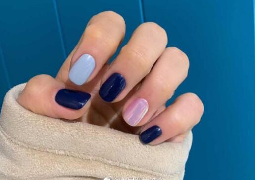 藍(lán)黑系秋冬美甲，南寧美甲培訓(xùn)班教你畫