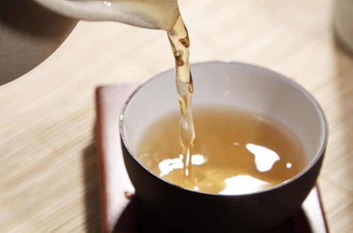 想喝茶養(yǎng)生？南寧美容學(xué)校提醒你4個注意事項