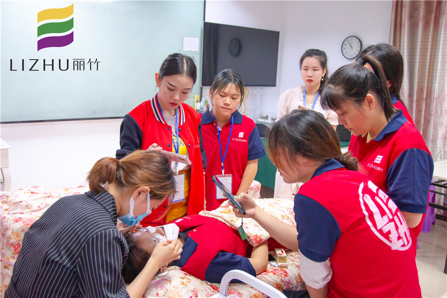 燙睫毛的步驟，廣西美甲美睫培訓(xùn)班演示手法