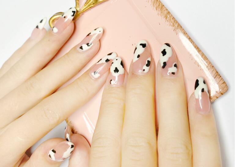 牛奶紋美甲作品，告訴你廣西學(xué)美甲哪家有實力