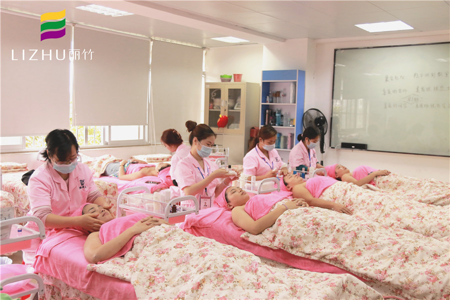 美容護(hù)膚基本常識(shí)，南寧美容培訓(xùn)班分享技巧