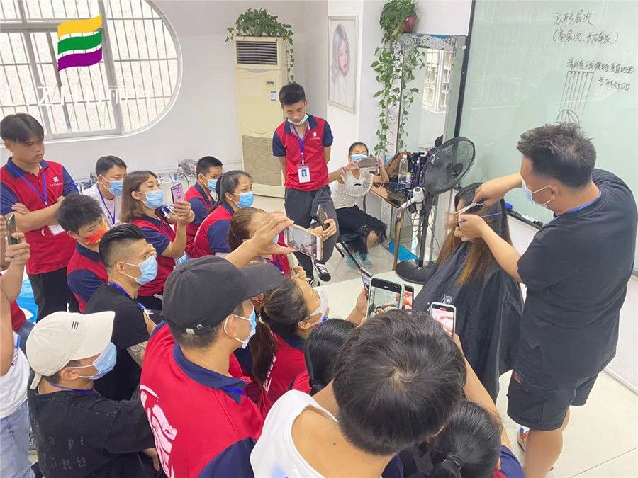 女發(fā)方形層次剪裁，南寧美發(fā)培訓班老師講解要點