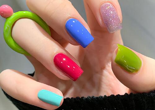 廣西美甲培訓機構推薦：清新跳色美甲