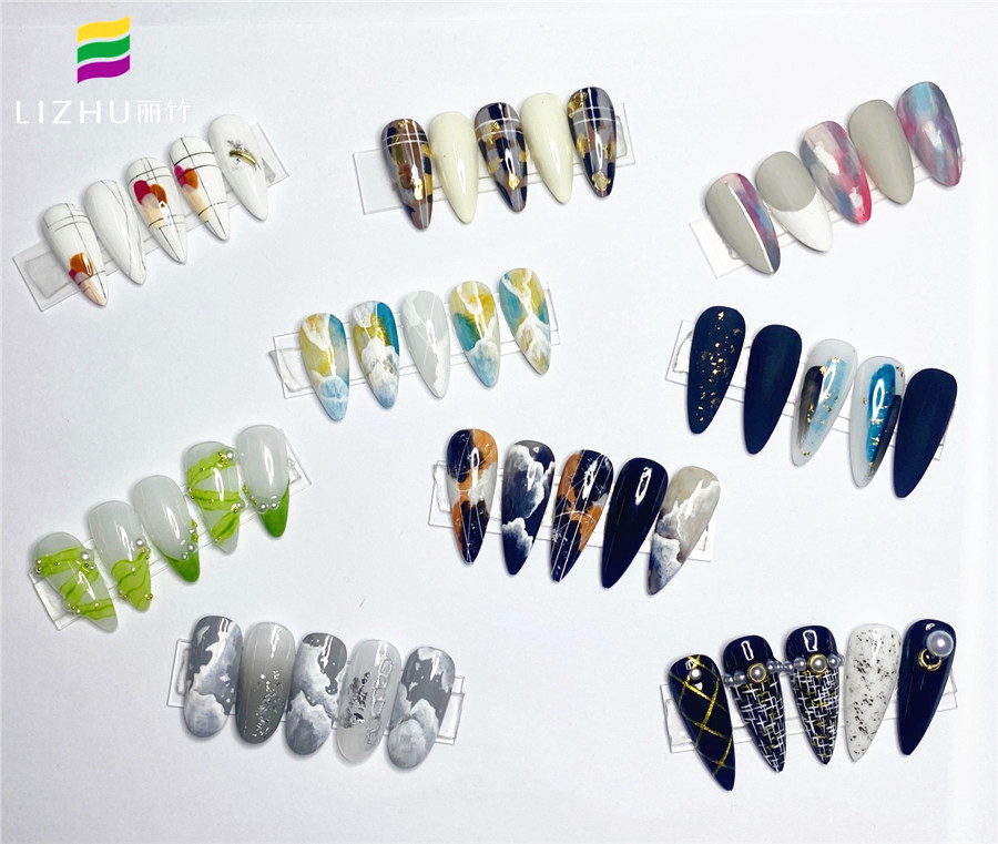 廣西美甲學校作品：線條美甲&暈染美甲