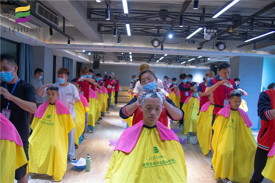 如何正確養(yǎng)發(fā)？廣西美發(fā)培訓(xùn)學(xué)校給你上課