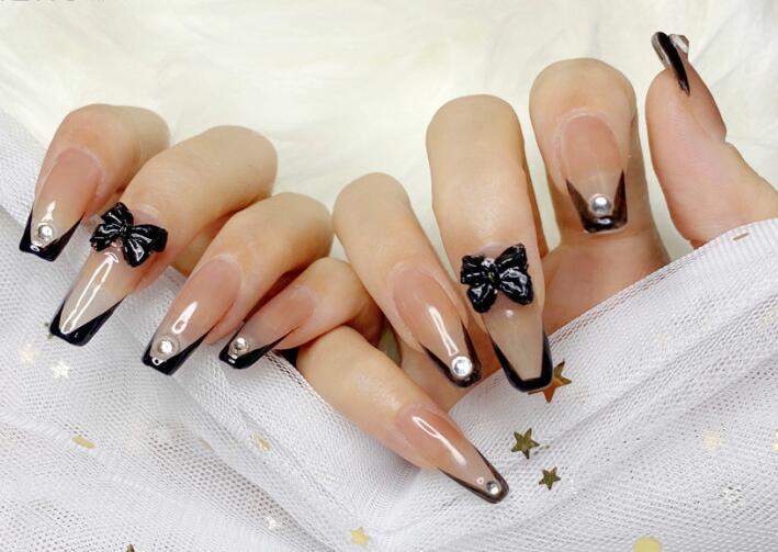 法式蝴蝶結(jié)美甲，用作品展現(xiàn)南寧美甲學(xué)校哪家有實(shí)力