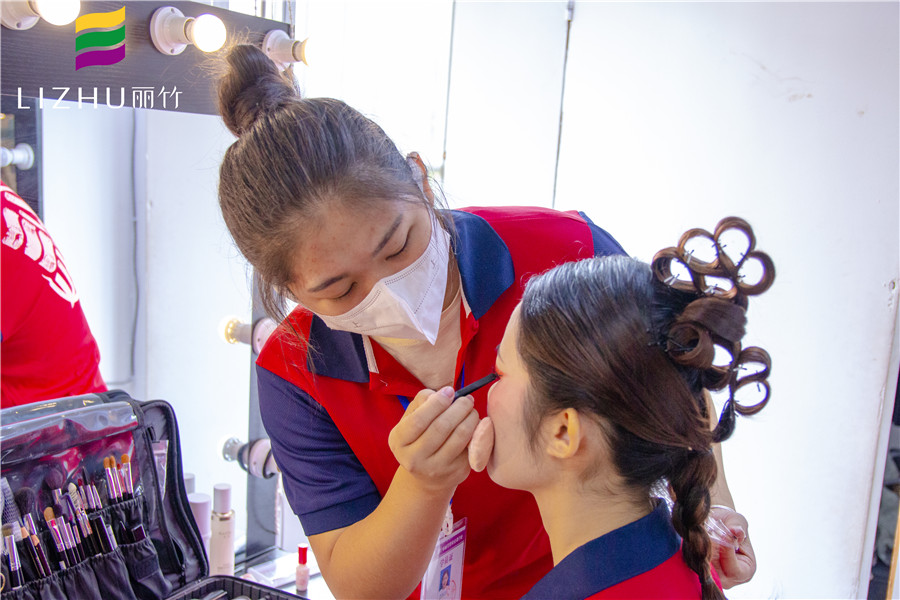 麗竹化妝全能班，實(shí)力展示廣西學(xué)彩妝哪里好