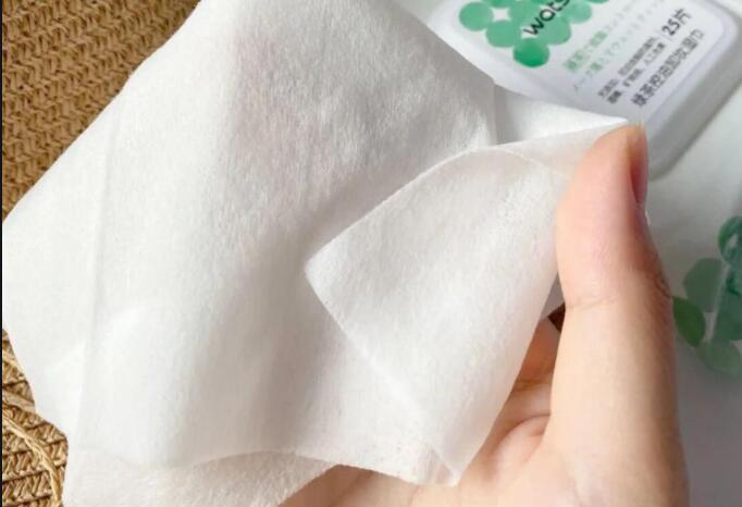 長(zhǎng)期使用卸妝巾的危害，南寧彩妝造型學(xué)校開(kāi)講