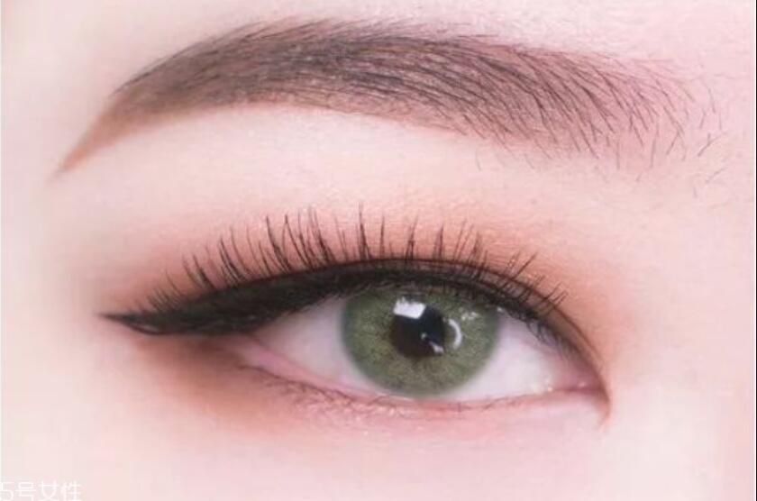 學腫眼泡內雙眼妝教程，看廣西有哪些化妝學校專業(yè)