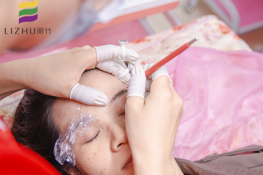 可以讓紋眉變淡的方法，麗竹紋繡學校教你