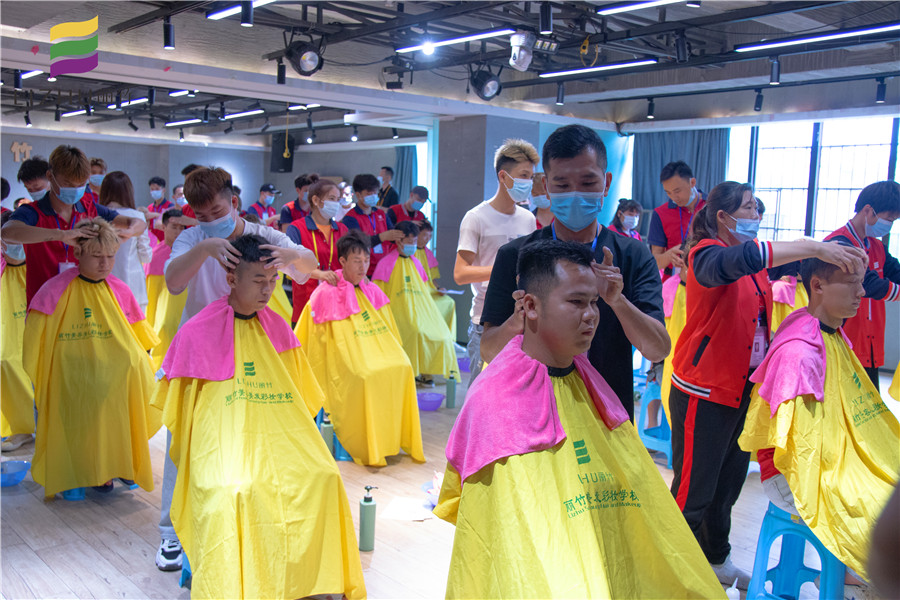 南寧美發(fā)學校哪家?guī)熧Y強？到麗竹美發(fā)學校看看