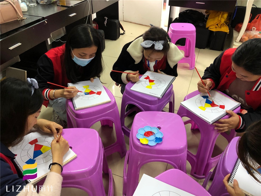 化妝色彩怎么學(xué)？南寧有實(shí)力的化妝學(xué)校這樣教