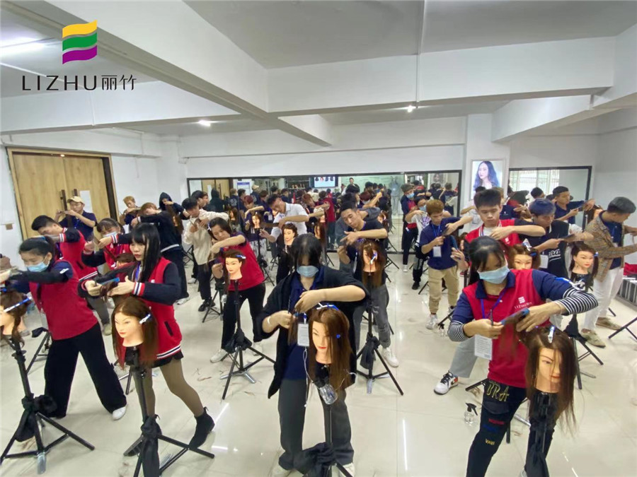 南寧學(xué)美發(fā)有年齡限制嗎？麗竹學(xué)校歡迎你