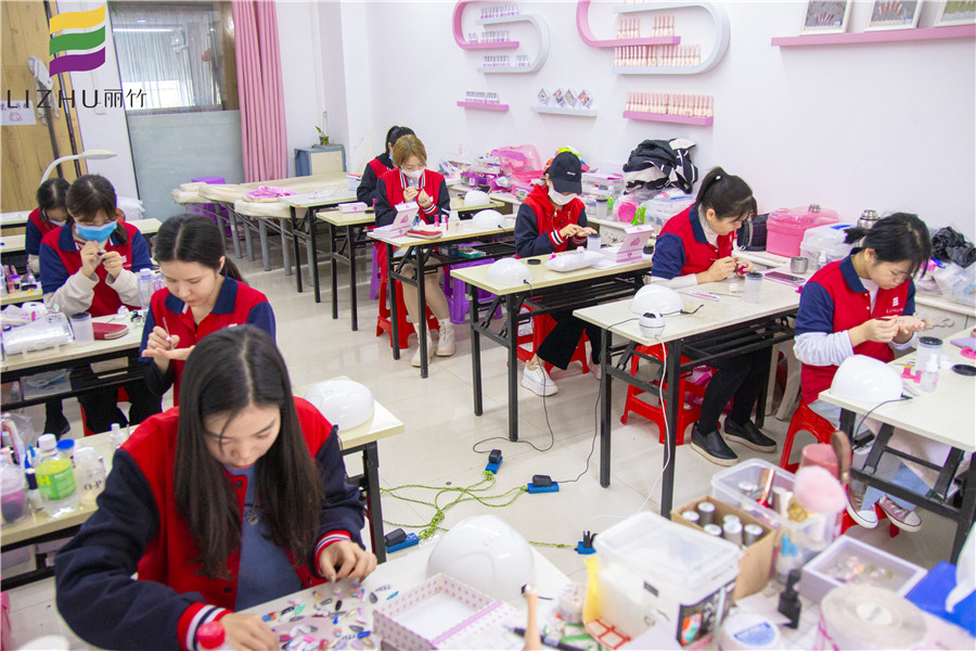 如何才能學好美甲？廣西美甲培訓學校告訴你技巧