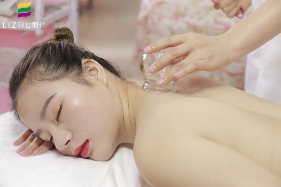 拔罐的注意事項，南寧美容師培訓(xùn)學(xué)校必學(xué)課程