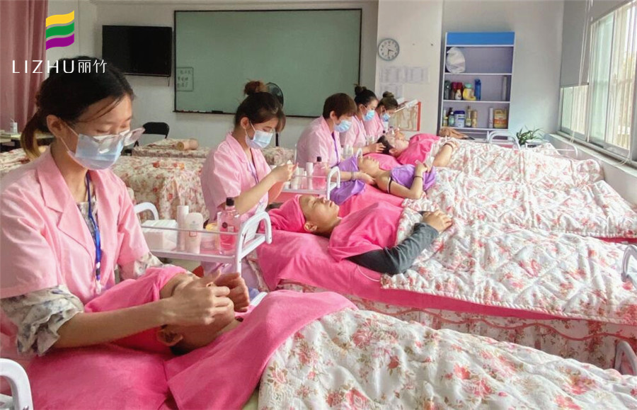 手法按摩操作方法，廣西美容護(hù)膚培訓(xùn)分享