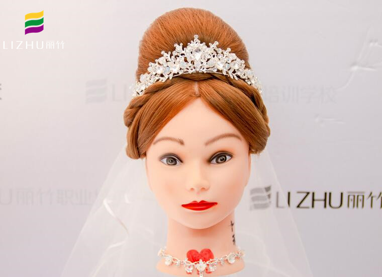 “赫本頭”編發(fā)，南寧教編發(fā)哪家學校好？