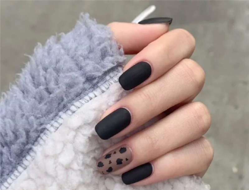 暗黑甜酷系美甲，展現(xiàn)廣西美甲培訓(xùn)哪家實(shí)力強(qiáng)