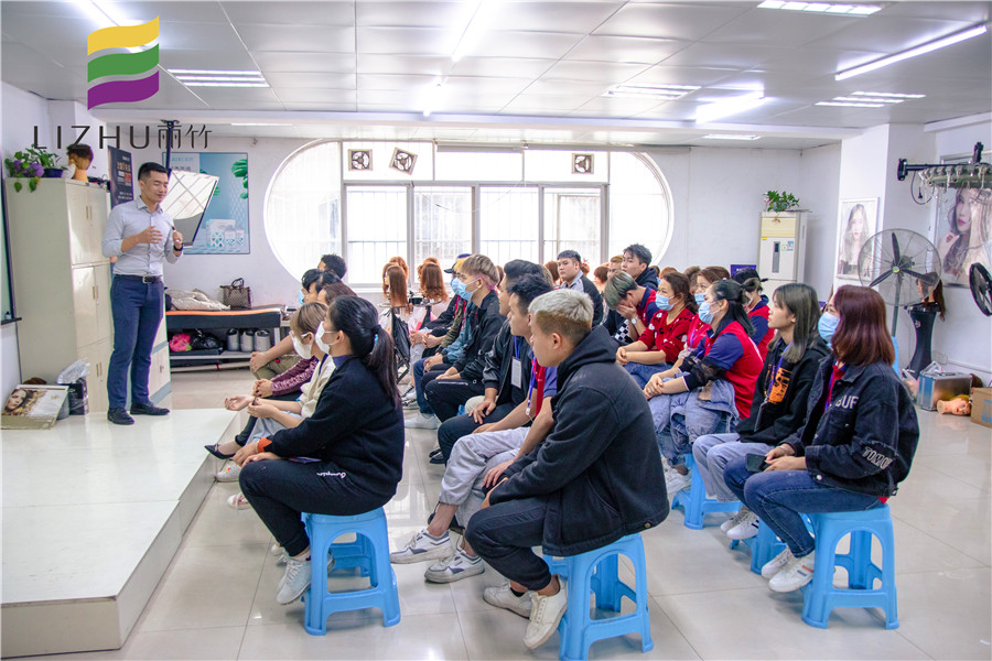 廣西學(xué)美發(fā)好找工作嗎？來(lái)看麗竹學(xué)校就業(yè)宣講會(huì)