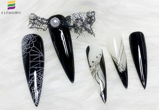 黑色蕾絲美甲，廣西美甲師培訓(xùn)班學(xué)員作品