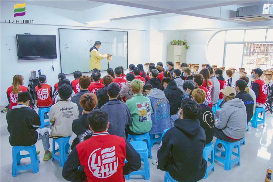 修剪平頭的技巧，廣西教理發(fā)學(xué)校課程內(nèi)容