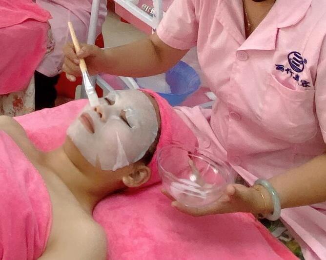 冬日皮膚補(bǔ)水-濕敷的步驟，南寧有實(shí)力的美容培訓(xùn)分享