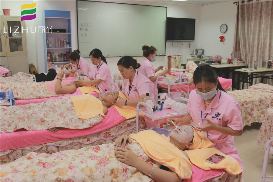 廣西美容護(hù)膚資訊：怎樣減少皺紋的生長(zhǎng)？