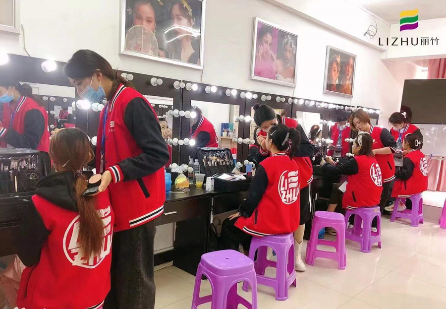 南寧化妝學(xué)校怎么招生？來麗竹化妝學(xué)校看看就知道了