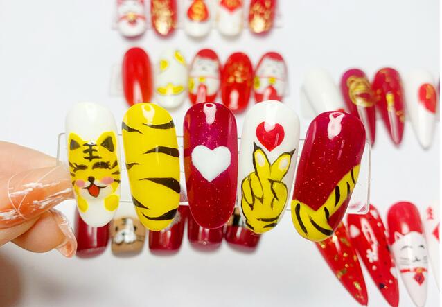 彩繪招財(cái)貓美甲，南寧美甲學(xué)?？钍酵扑]