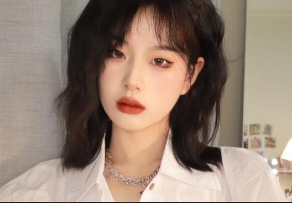 單眼皮眼影教程，廣西南寧彩妝學(xué)校分享