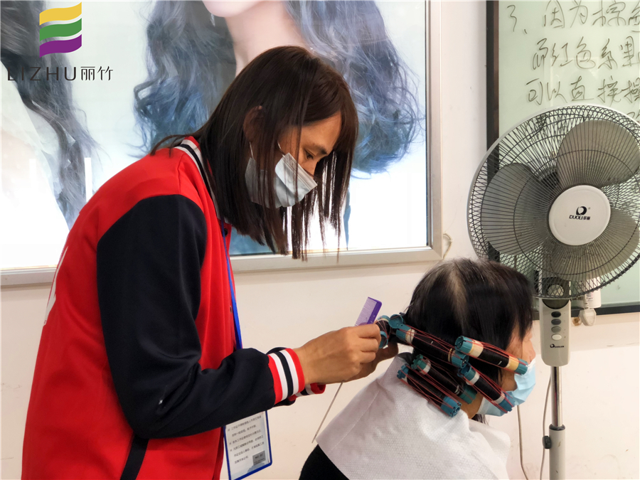 評判染發(fā)的四個(gè)標(biāo)準(zhǔn)，廣西學(xué)美發(fā)的正規(guī)學(xué)校