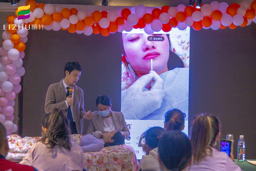 如何處理烏唇？南寧紋繡培訓(xùn)學(xué)校教你