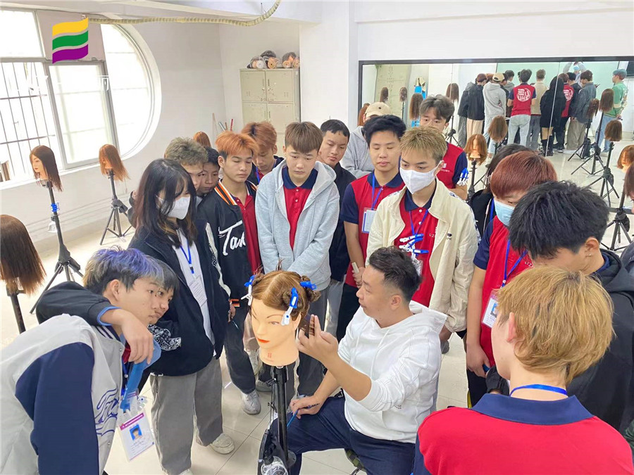 女式短發(fā)漸增層次剪發(fā)，南寧美發(fā)修剪課程