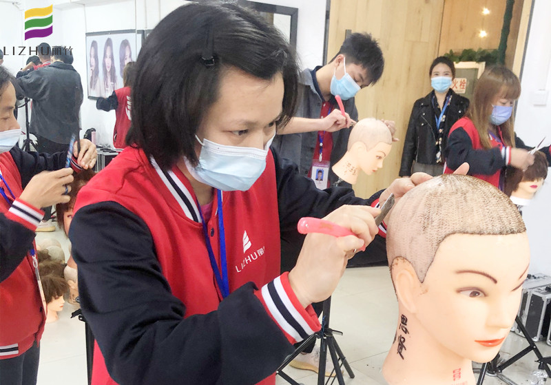 美發(fā)剃刀如何操作？廣西南寧美發(fā)培訓(xùn)學(xué)校教你