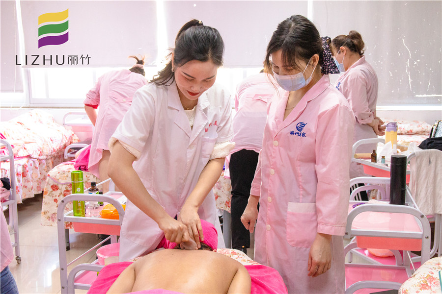 背部按摩知多少？廣西排名前十美容學(xué)校告訴你