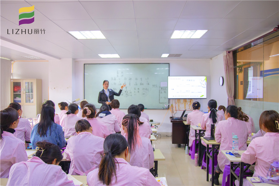 廣西專業(yè)美容培訓(xùn)學(xué)校歡迎大家到校參觀試聽