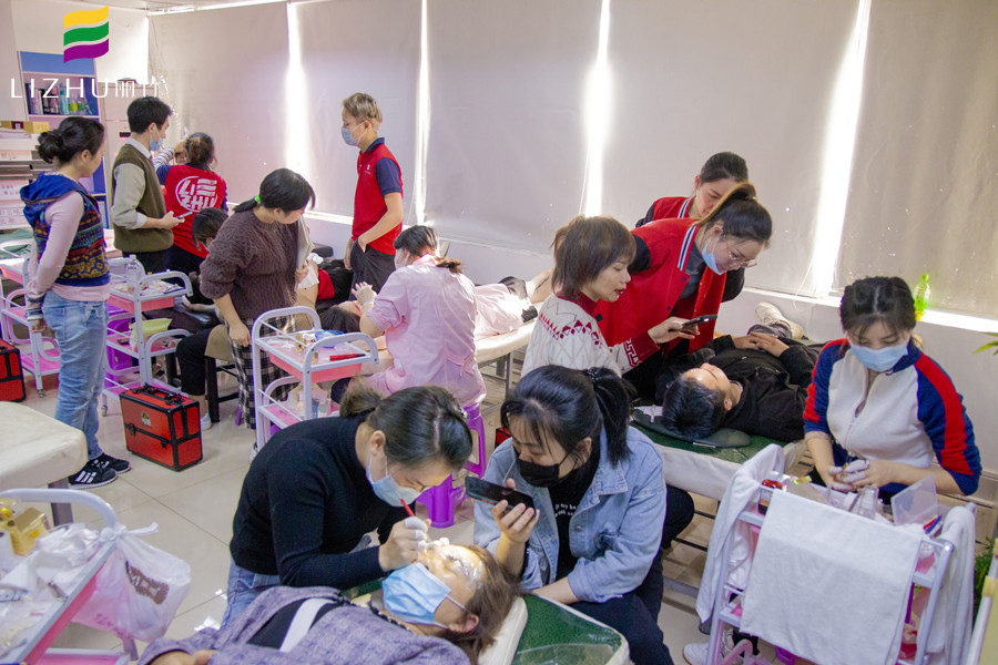 如何應(yīng)付顧客砍價紋繡技巧，麗竹紋繡學(xué)校教你